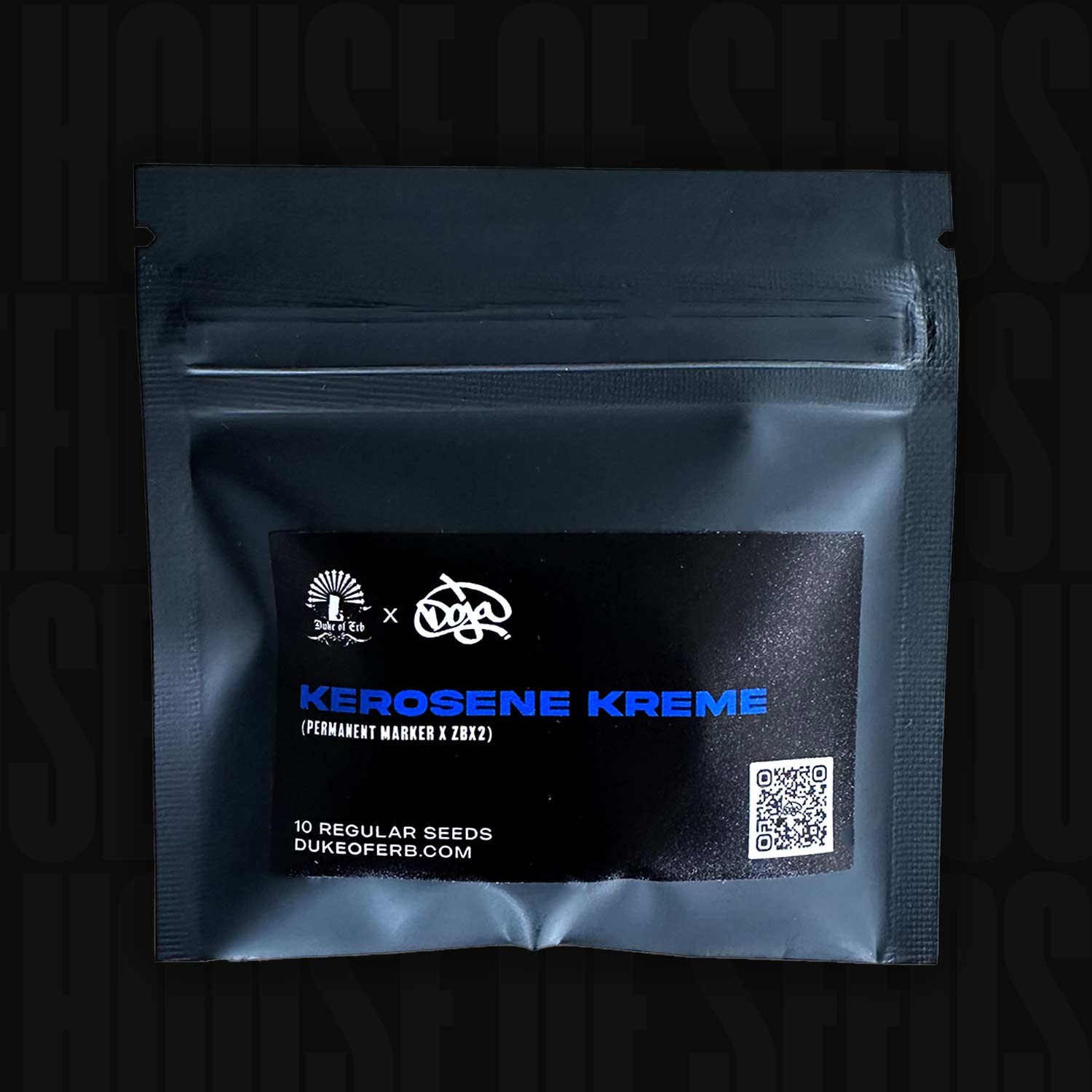 Schwarzer, wiederverschließbarer Doja Kerosene Kreme Samenbeutel mit blauem Text und einem QR-Code auf der Vorderseite.